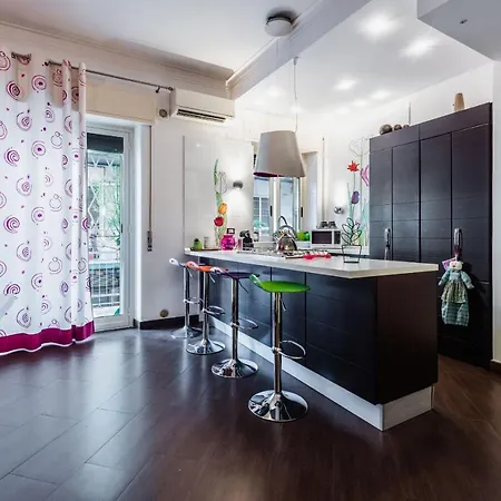Apartment La Casa Colorata By Wonderful Italy